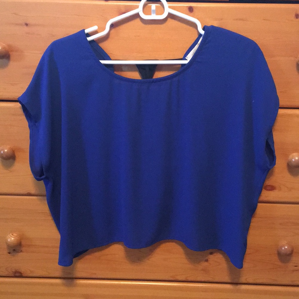 Backless cut out Shirt